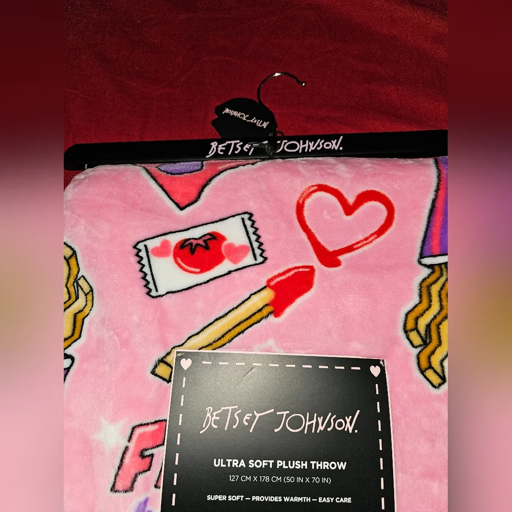 Betsey Johnson ultra soft plush throw blanket Valentine snacks ❤️ French Fry 🍟